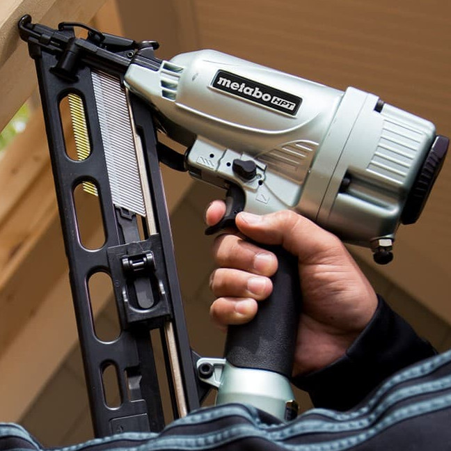 Metabo HPT NT65MA4 15 Gauge Angle Finish Nailer With Air Duster