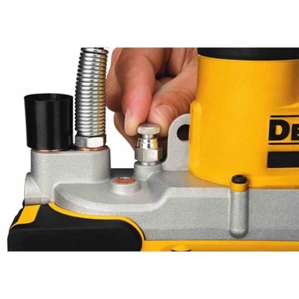 DeWALT DCGG571M1 20V Grease Gun 4 DeWALT DCGG571M1 20V Grease Gun 4