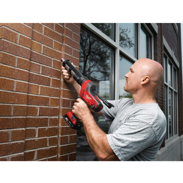 Milwaukee 2641-20 M18 Cordless Caulk and Adhesive Gun In Use 1