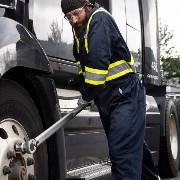 Jet 718922 JTW-10700 1" Drive 700 ft/lbs Torque Wrench