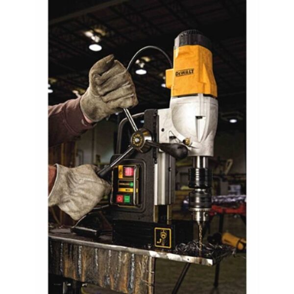 DeWalt DWE1622K 2-Speed Magnetic Drill Press In Use 1