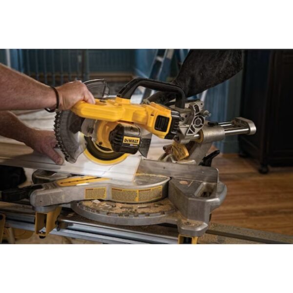 DeWalt DCS361M1 20V MAX 7-1/4" Sliding Mitre Saw Kit