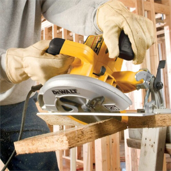 DeWalt DWE575SB 7-1/4" Lightweight Circular Saw with Electric Brake