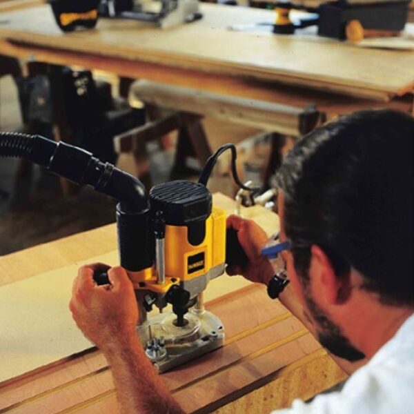DeWalt DW621 2 HP EVS Plunge Router 2