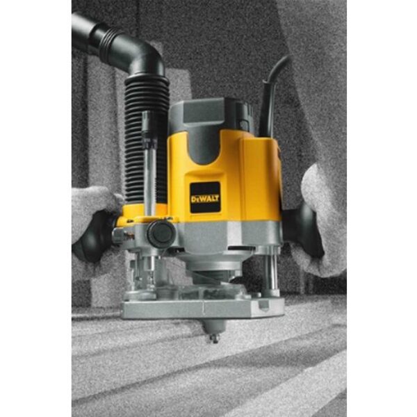 DeWalt DW621 2 HP EVS Plunge Router 3