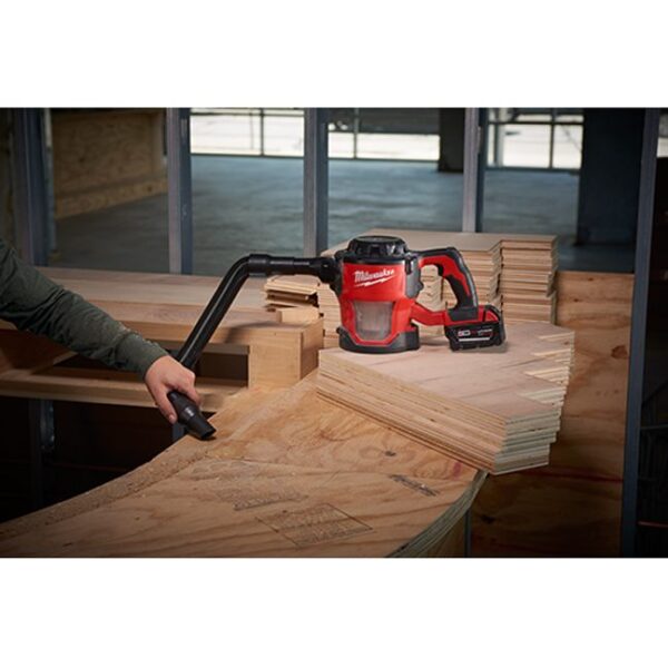 Milwaukee 0882-20 M18 Compact Vacuum In Use 3