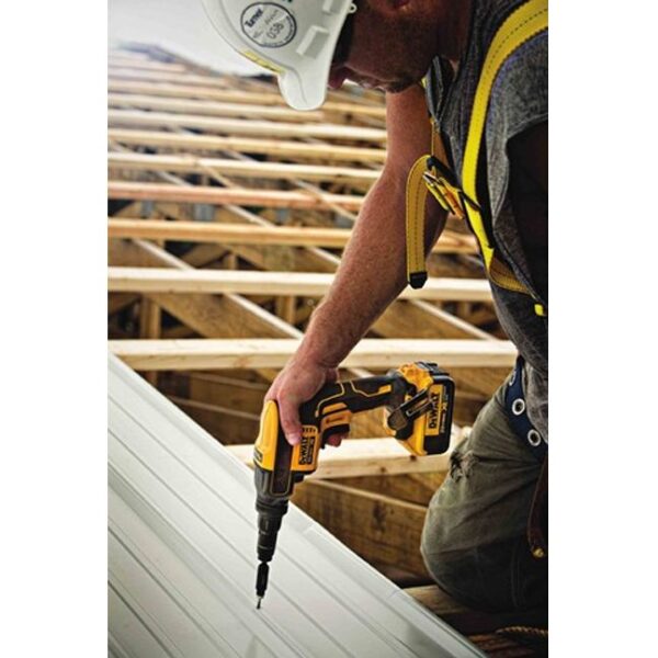 DeWalt DCF622B 20V Max XR Adjustable Torque Screwgun In Use 2 DeWalt DCF622B 20V Max XR Adjustable Torque Screwgun In Use 2