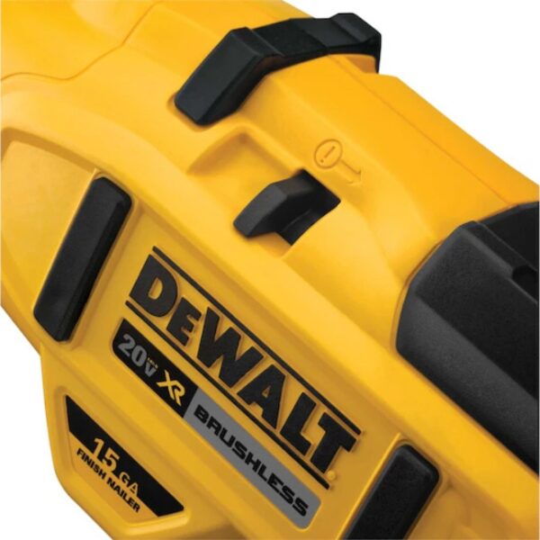 DeWalt DCN650D1 20V MAX XR 15 Gauge Angled Finish Nailer Kit