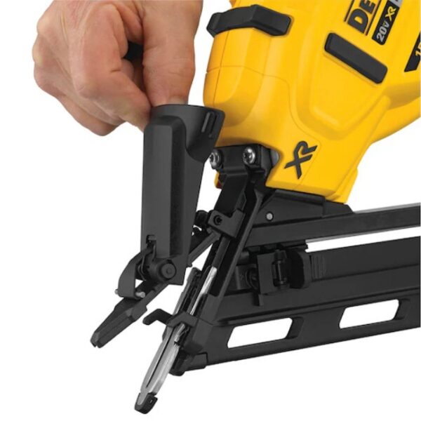DeWalt DCN650D1 20V MAX XR 15 Gauge Angled Finish Nailer Kit