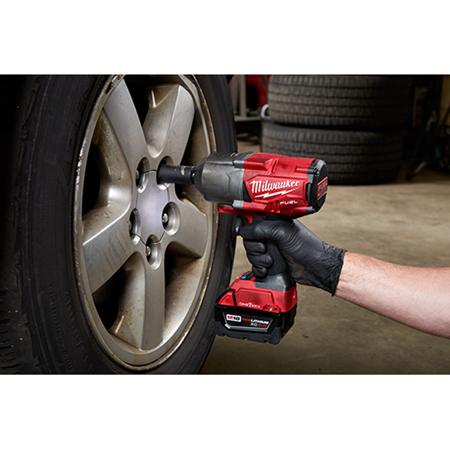 Milwaukee 2864-20 M18 FUEL 3/4" High Torque Impact Wrench Kit W/ 12Ah Battery & Charger