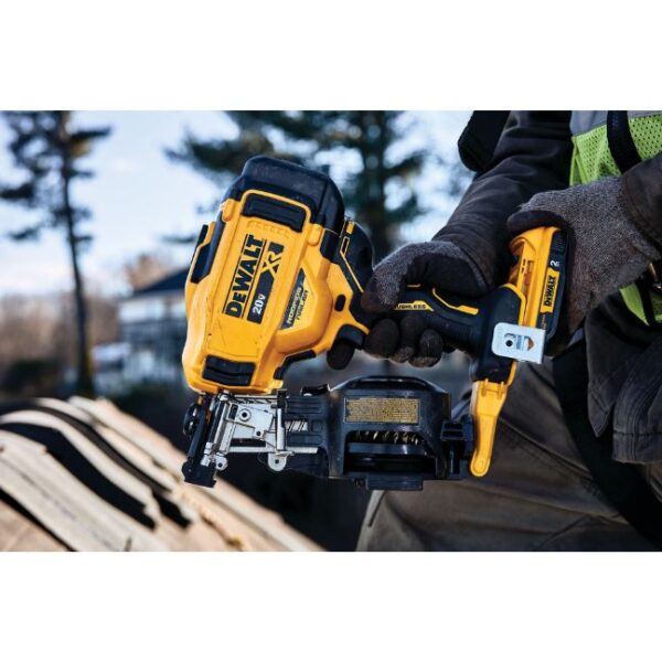 DeWalt DCN45RND1 20V MAX 15º Cordless Coil Roofing Nailer Kit