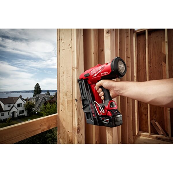 Milwaukee 2745-21 M18 FUEL 30º Framing Nailer Kit