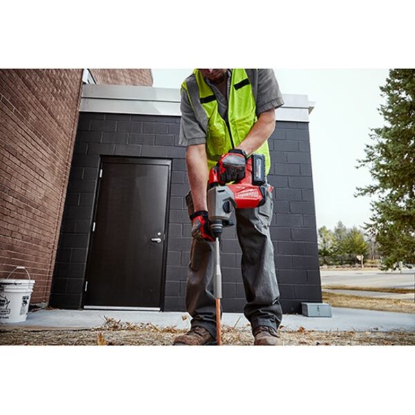 Milwaukee 2912-22DE M18 FUEL 1" SDS Plus Rotary Hammer with Dust Extractor Kit