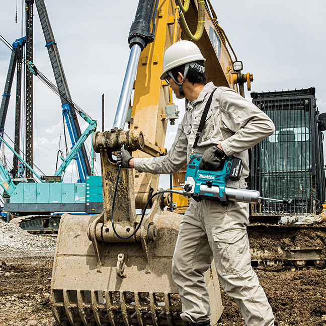 Makita DGP180Z 18V Cordless Grease GunTool Only BC Fasteners & Tools