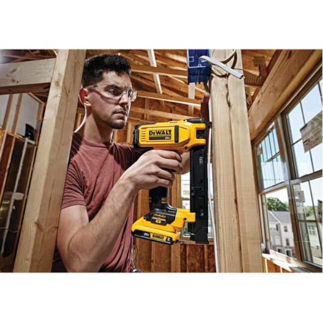 DeWalt DCN701D1 20V MAX Cable Stapler Kit BC Fasteners & Tools