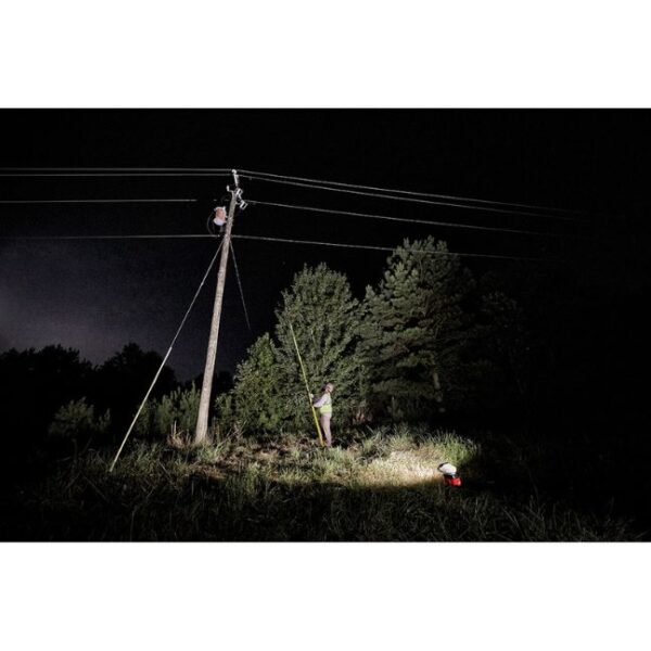 Milwaukee 2123-21HD M18 Utility Remote Control Search Light Kit with Portable Base Milwaukee 2123-21HD M18 Utility Remote Control Search Light Kit with Portable Base