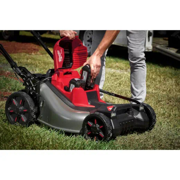 Milwaukee 2823-22HD M18 FUEL 21" Self-Propelled Dual Battery Mower Kit