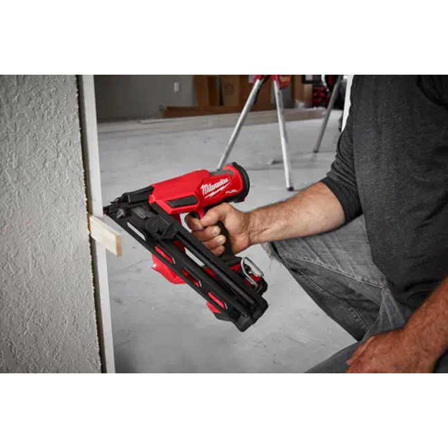 Milwaukee 283920 M18 FUEL DA Style 15 Gauge Angled Finish Nailer