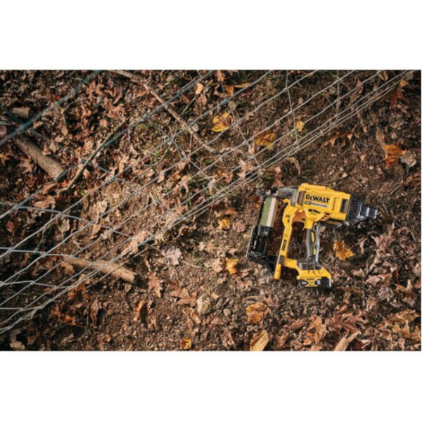 DeWalt DCFS950P2 20V MAX XR 9GA Fencing Stapler Kit