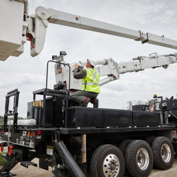 Milwaukee CAT 1 Class 2 Woven Breakaway Vest2 Milwaukee 5310 Series Hi-Viz CAT 1 Class 2 Woven Tear-Away Safety Vest-Yellow/Green
