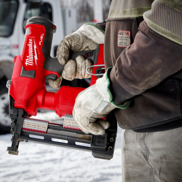 Milwaukee 2843-20 M18 FUEL Utility Fencing Stapler Milwaukee 2843-20 M18 FUEL Utility Fencing Stapler