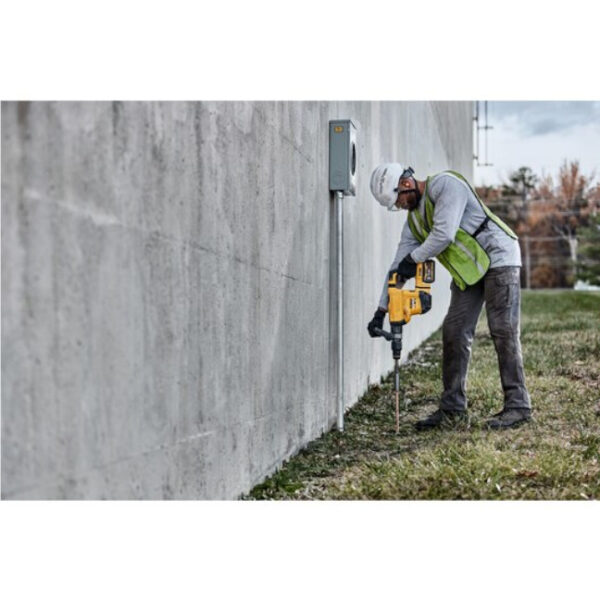 DeWalt DCH832X1 60V MAX* 15 lb. Cordless SDS Max Chipping Hammer Kit