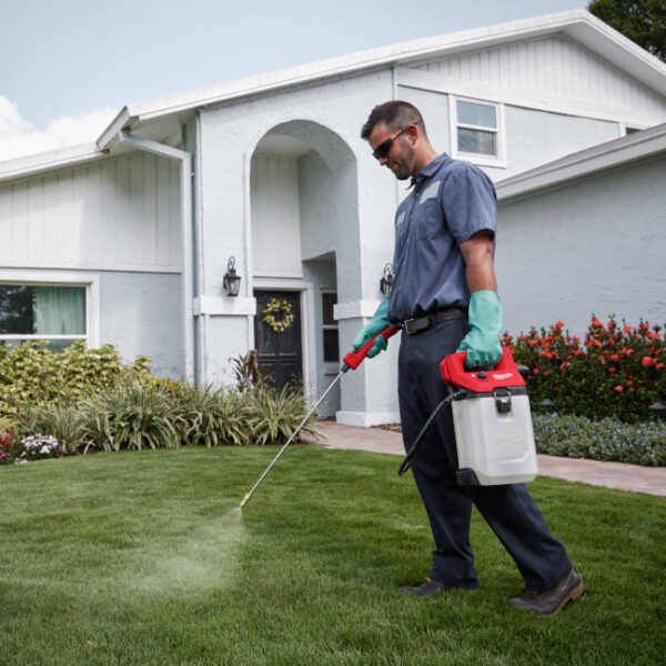 Milwaukee 2528-21G1 M12 12V Lithium-Ion Cordless 1-Gallon Handheld Sprayer Kit3 Milwaukee 2528-21G1 M12 12V Lithium-Ion Cordless 1-Gallon Handheld Sprayer Kit