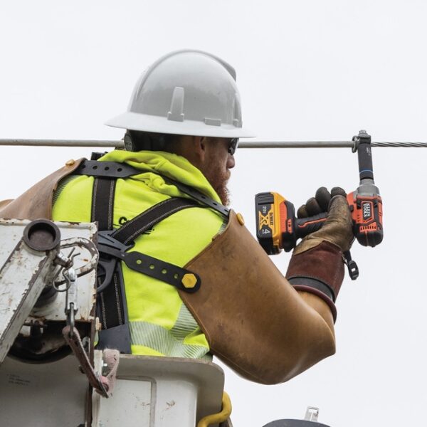 Klein BAT20CW1 1/2" Drive Impact Wrench with Detent Pin 4.0AH Kit