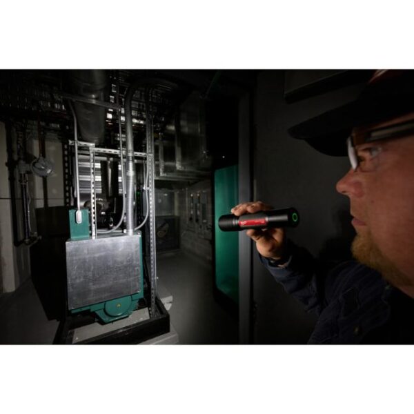 Milwaukee 2162-21 REDLITHIUM USB Rechargeable 2000L Slide Focus Flashlight