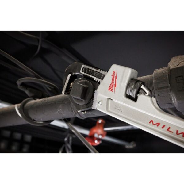 Milwaukee 48-22-7215 14L Aluminum Pipe Wrench with POWERLENGTH Handle Milwaukee 48-22-7215 14L Aluminum Pipe Wrench with POWERLENGTH Handle