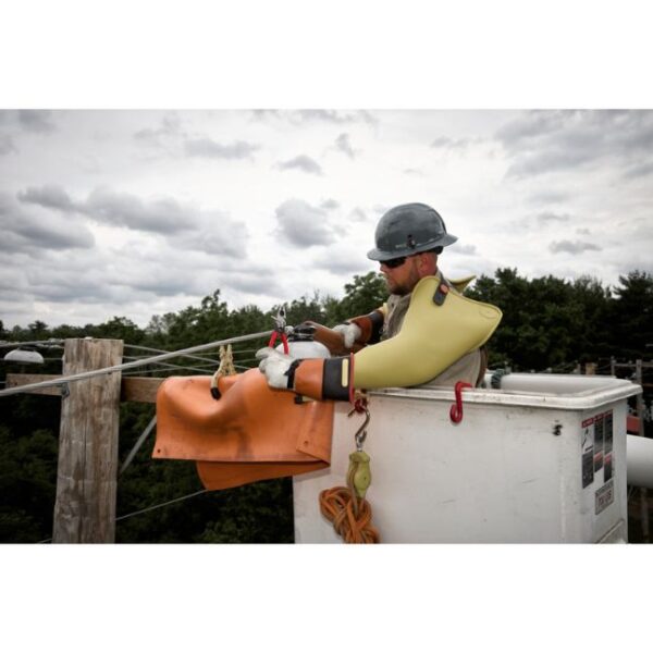 Milwaukee MT500T USA Made 9" Lineman's Dipped Grip Pliers with Thread Cleaner