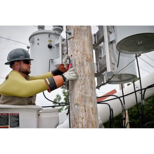 Milwaukee MT550T USA Made 9" Lineman's Comfort Grip Pliers with Thread Cleaner