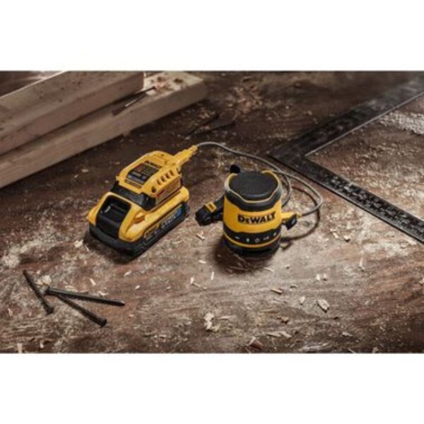 DeWalt DCR008 Rechargeable Mini Bluetooth Speaker DeWalt DCR008 Rechargeable Mini Bluetooth Speaker