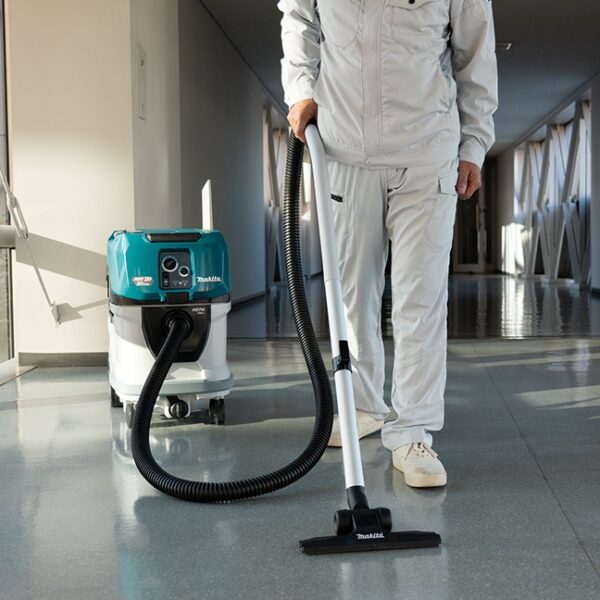 Makita VC007GLZ02 80V max XGT 40.0 L Brushless Wet/Dry/Dust Extractor with HEPA, XPT and AWS - Tool Only