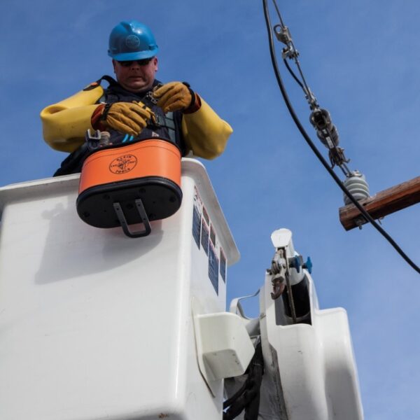 Klein 5144BHB 14-Pocket Aerial Oval Hard-Body Bucket with Kickstand (2) Klein 5144BHB 14-Pocket Aerial Oval Hard-Body Bucket with Kickstand