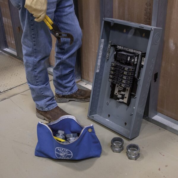 Klein 5539BLU 10 x 8 x 3-12 Blue Canvas Tool Pouch with Zipper (3) Klein 5539BLU 10" x 8" x 3-1/2" Blue Canvas Tool Pouch with Zipper