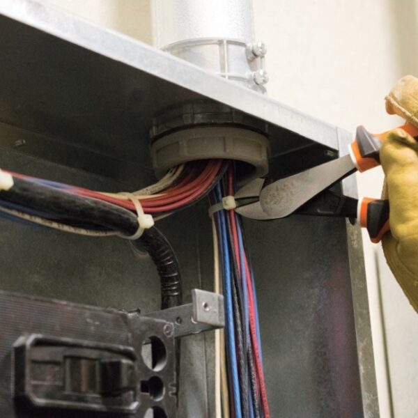 Klein 200028EINS 8 Insulated Slim Handle Diagonal Cutting Pliers (2) Klein 200028EINS 8" Insulated Slim Handle Diagonal Cutting Pliers