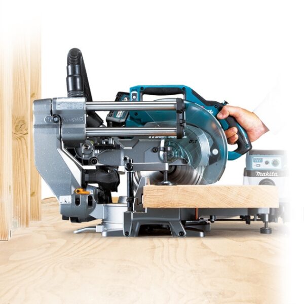 Makita LS002GM102 40V MAX XGT 8-1/2" Brushless Dual Compound Sliding Mitre Saw with AWS Kit