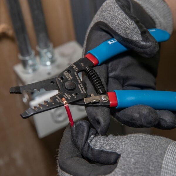 Klein 11053 KLEIN-KURVE Wire StripperCutter (3) Klein 11053 KLEIN-KURVE Wire Stripper/Cutter