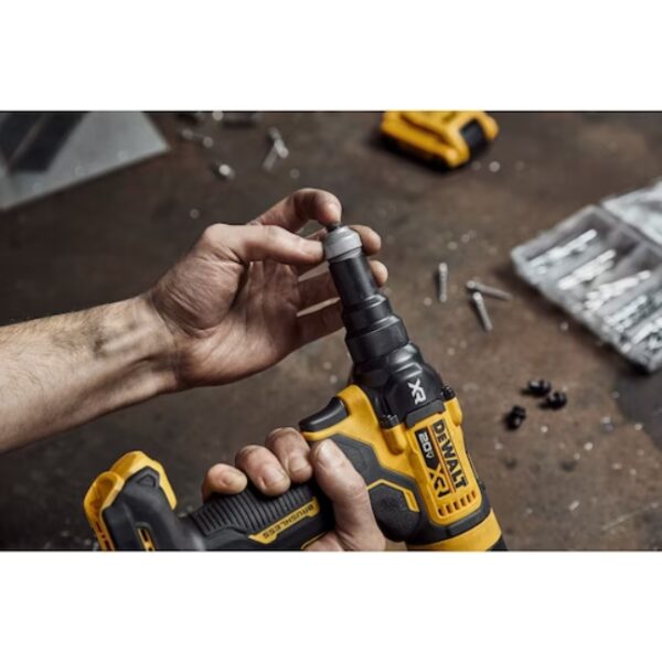 DeWalt DCF403D1 20V MAX XR 316 Brushless Rivet Tool Kit (4) DeWalt DCF403D1 20V MAX XR 3/16" Brushless Rivet Tool Kit