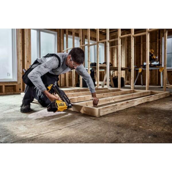 DeWalt DCN930P1 20V MAX Brushless 30° Paper Tape Framing Nailer Kit