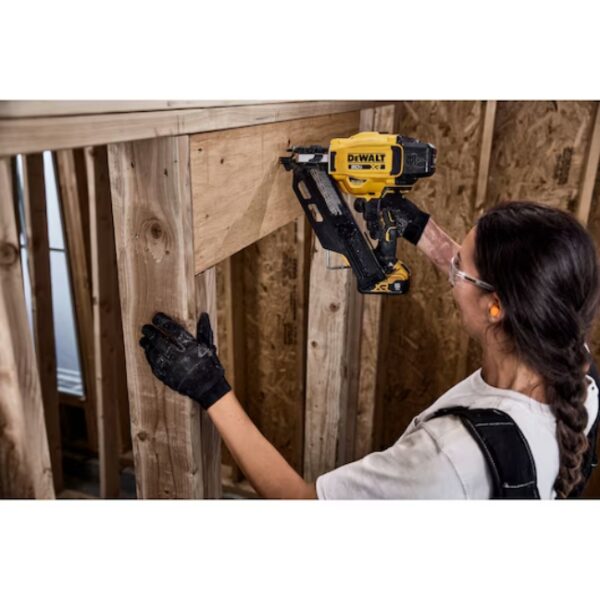 DeWalt DCN930P1 20V MAX Brushless 30° Paper Tape Framing Nailer Kit