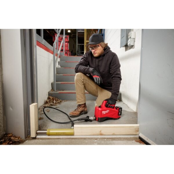 Milwaukee 3120-21 M18 Brushless Single Acting 60in3 10,000psi Hydraulic Pump Kit