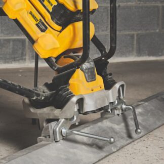DeWalt DCPS330AG2 POWERSHIFT™ Concrete Power Screed Kit (5)